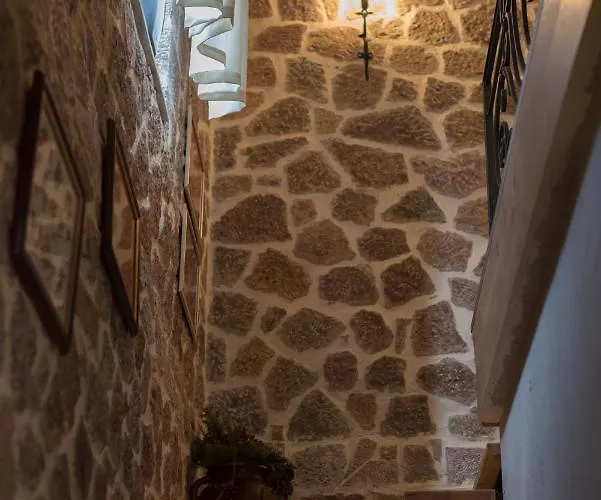 George Boutique Hotel *